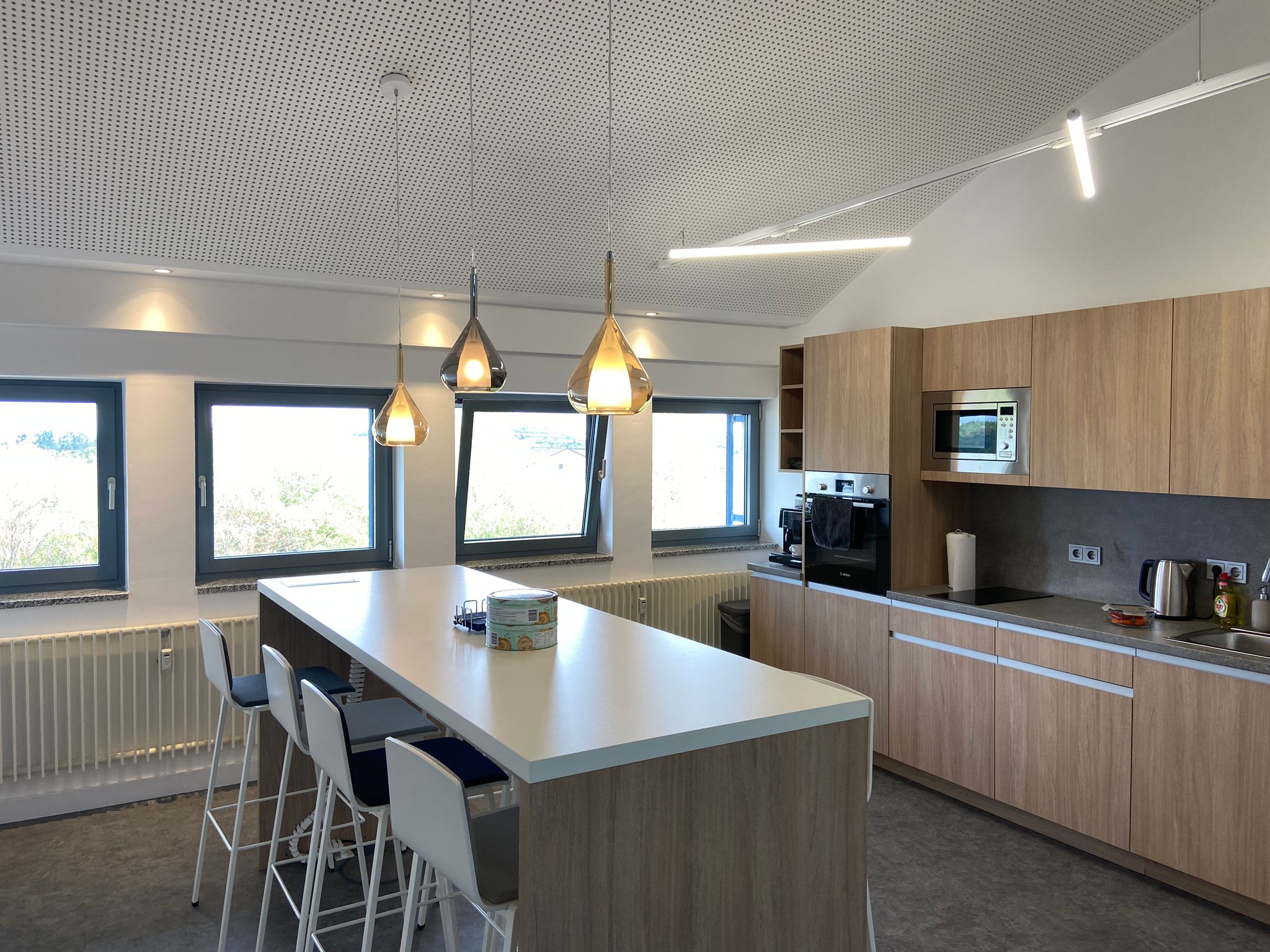 Beleuchtung für Kantine und Sozialräume mit Pendelleuchten